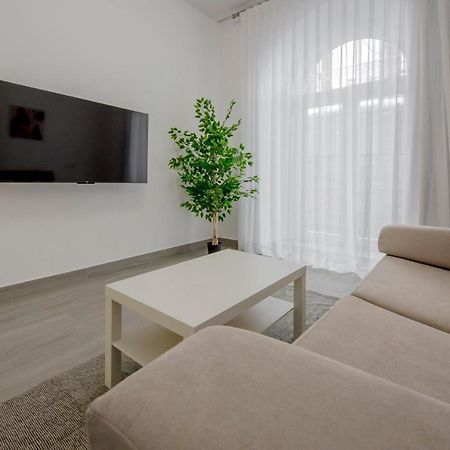 Suara Apartamentos 1 Мадрид Екстериор снимка