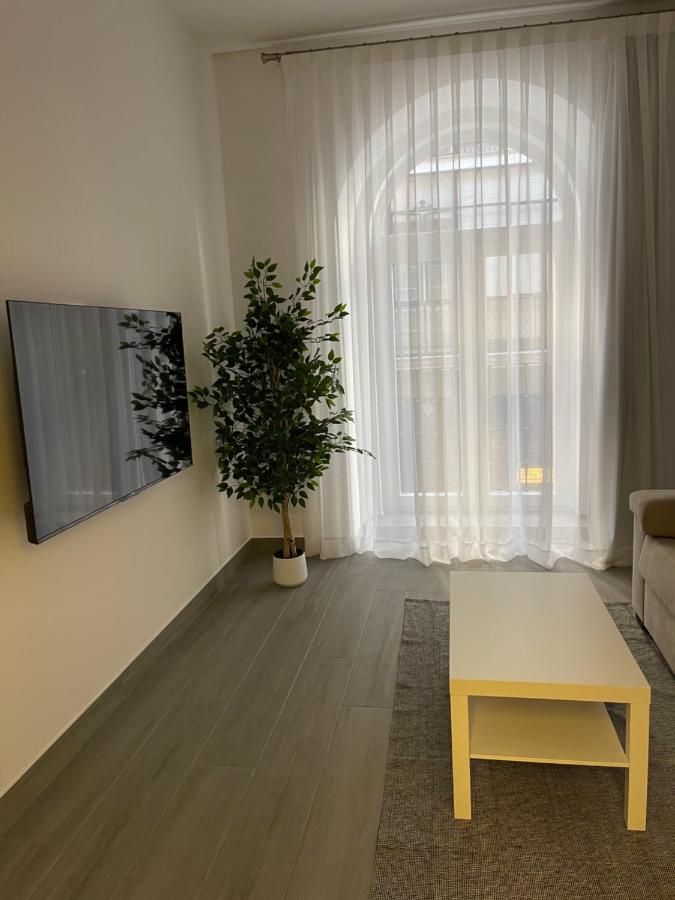 Suara Apartamentos 1 Мадрид Екстериор снимка