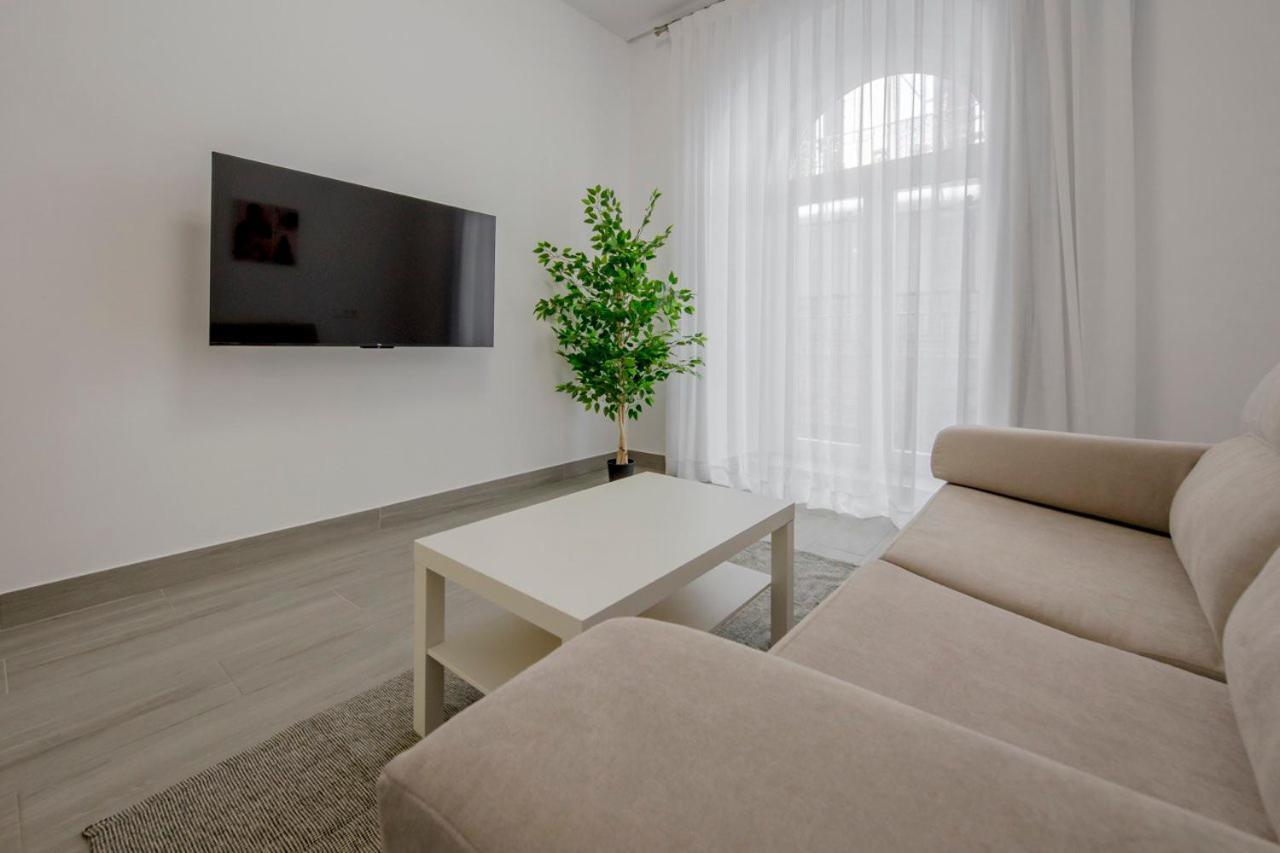 Suara Apartamentos 1 Мадрид Екстериор снимка